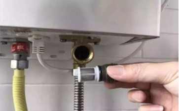 不用水电怎么接热水器